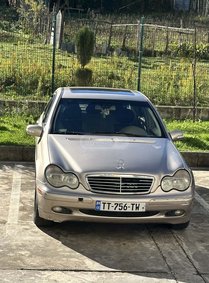 Mercedes-Benz C 240