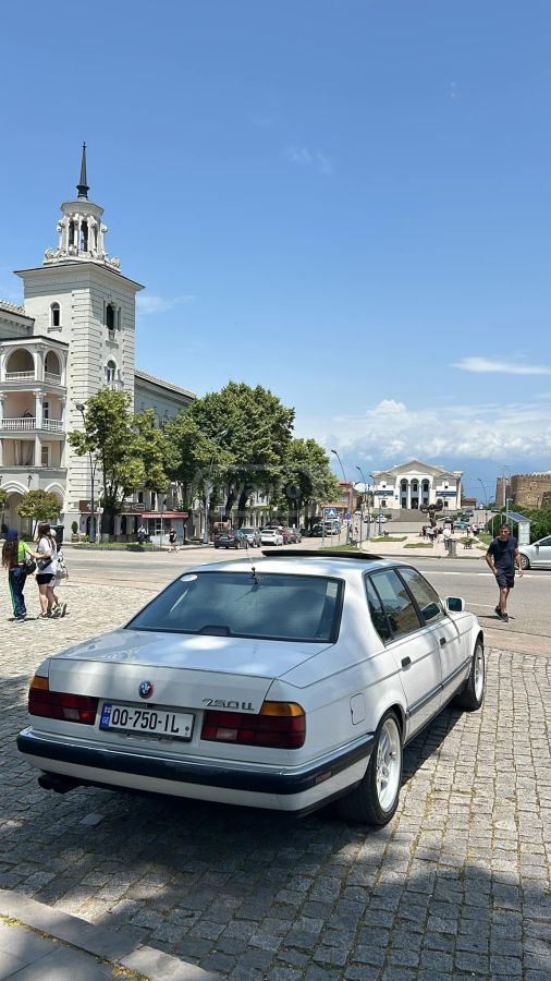 BMW 750 1989 — photo 2