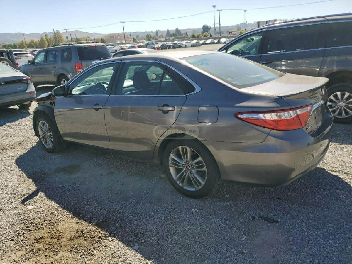 Toyota Camry 2015 — photo 2