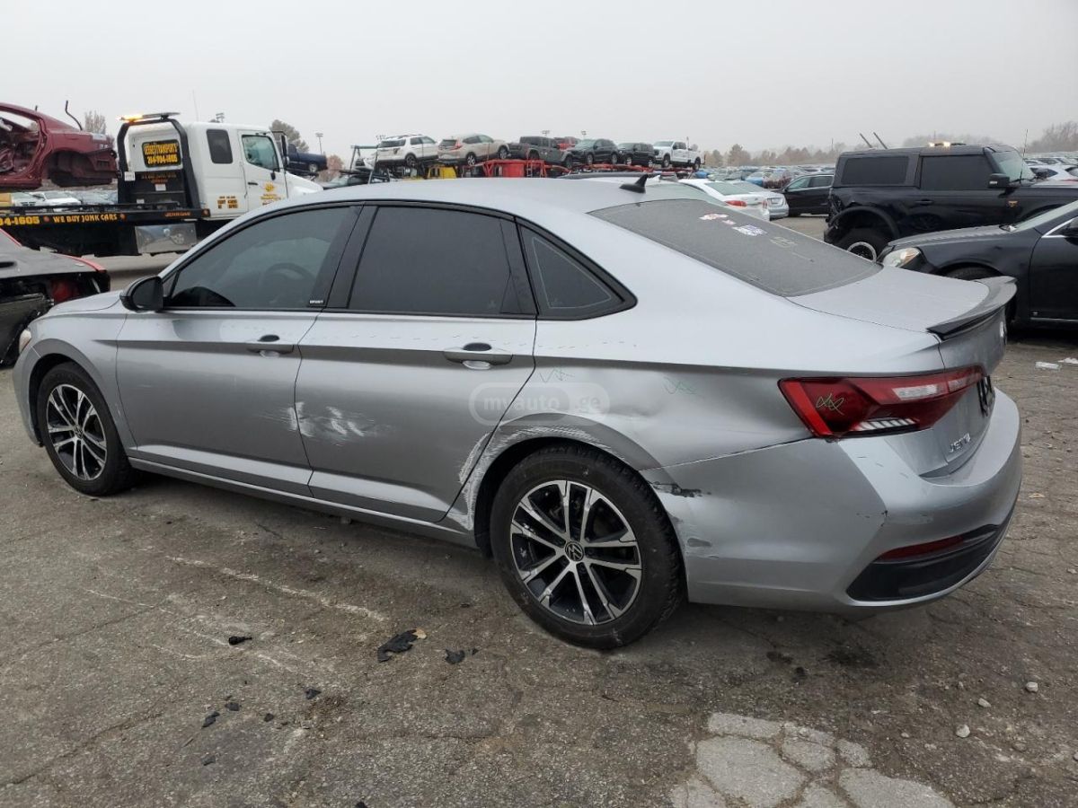 Volkswagen Jetta 2024 — photo 2