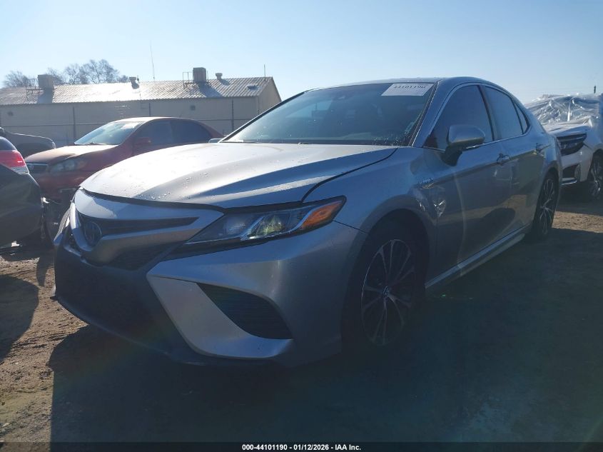 Toyota Camry 2018 — photo 2