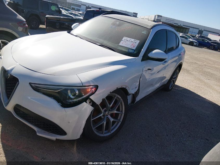 Alfa Romeo Stelvio 2018 — photo 2