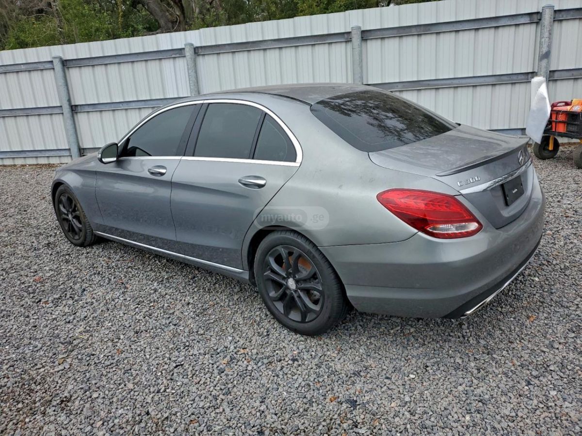 Mercedes-Benz C 300 2015 — photo 2