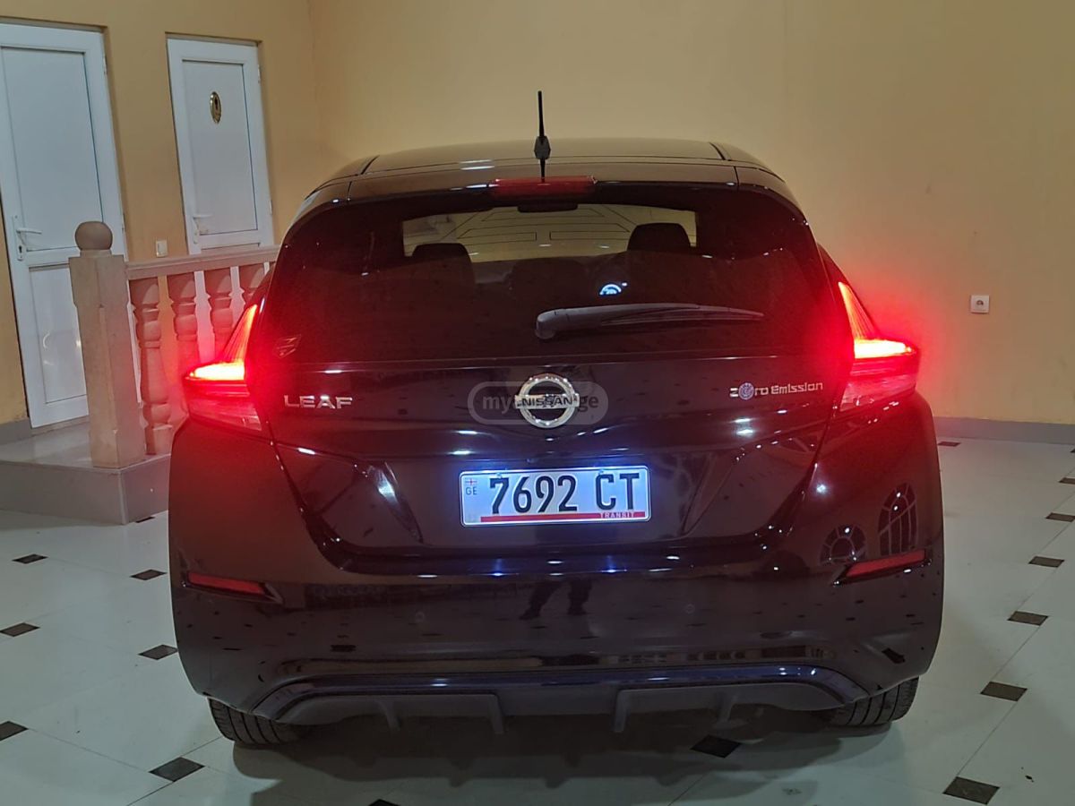Nissan Leaf 2019 — photo 2