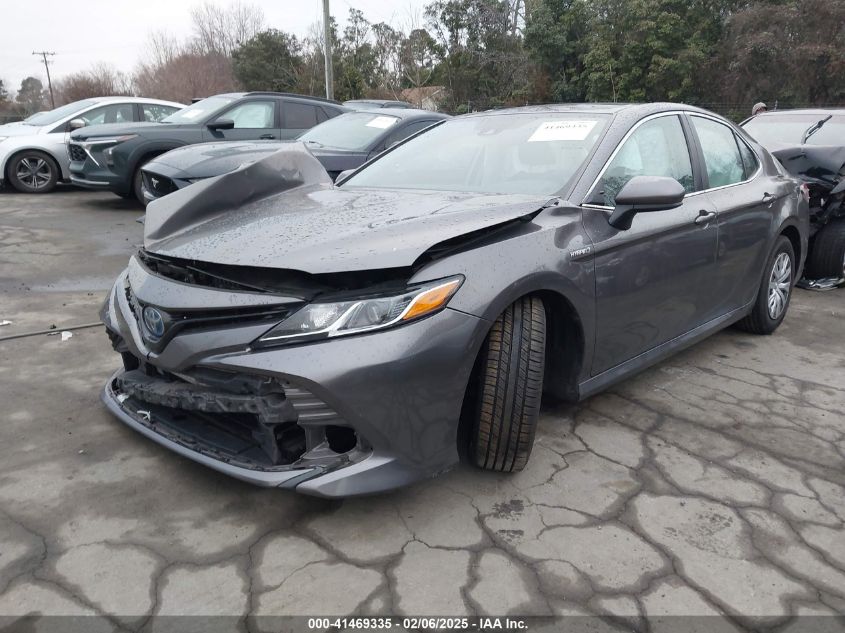 Toyota Camry 2019 — photo 2