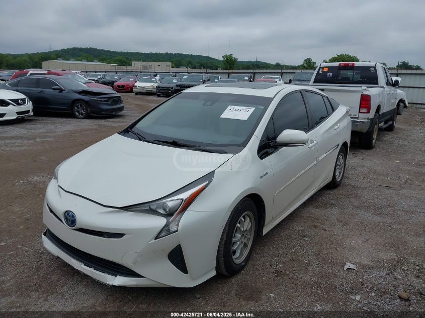 Toyota Prius 2017 — photo 2