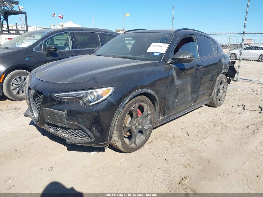 Alfa Romeo Stelvio 2022 — photo 2