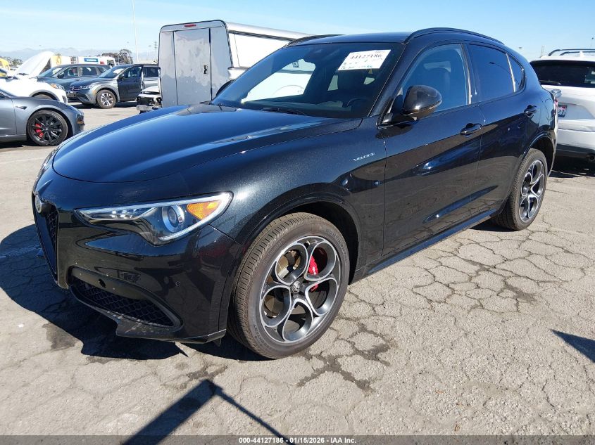Alfa Romeo Stelvio 2023 — photo 2