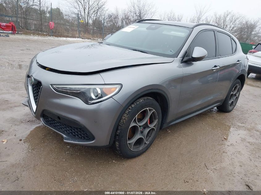 Alfa Romeo Stelvio 2018 — photo 2