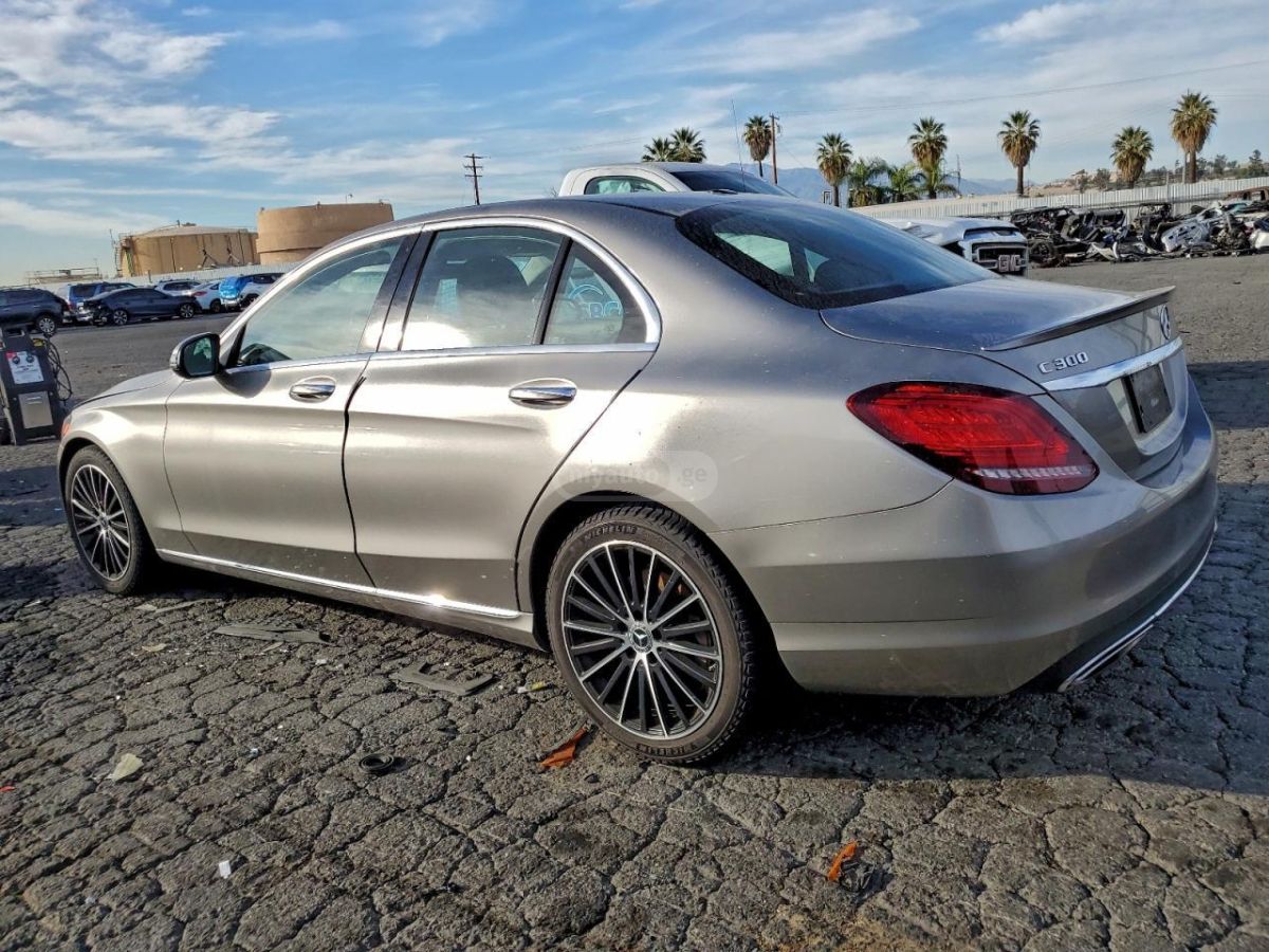 Mercedes-Benz C 300 2019 — photo 2