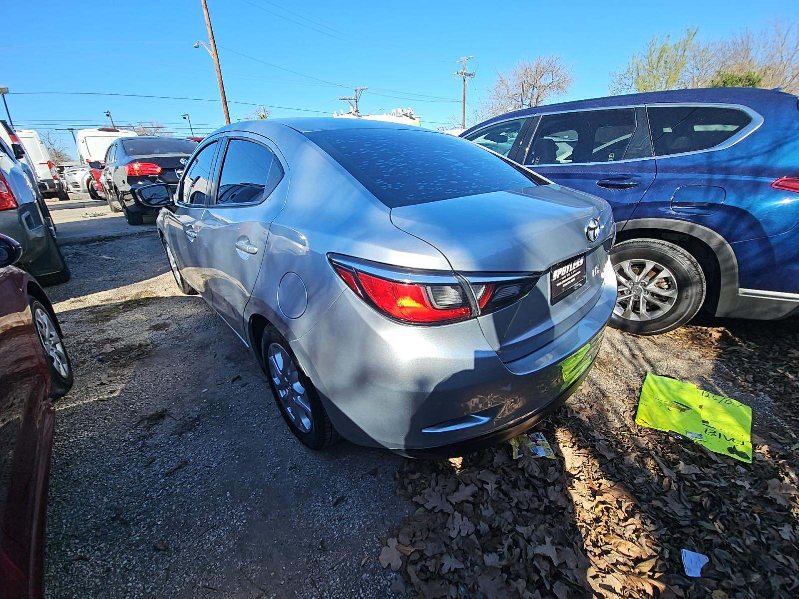 Toyota Yaris 2018 — photo 2