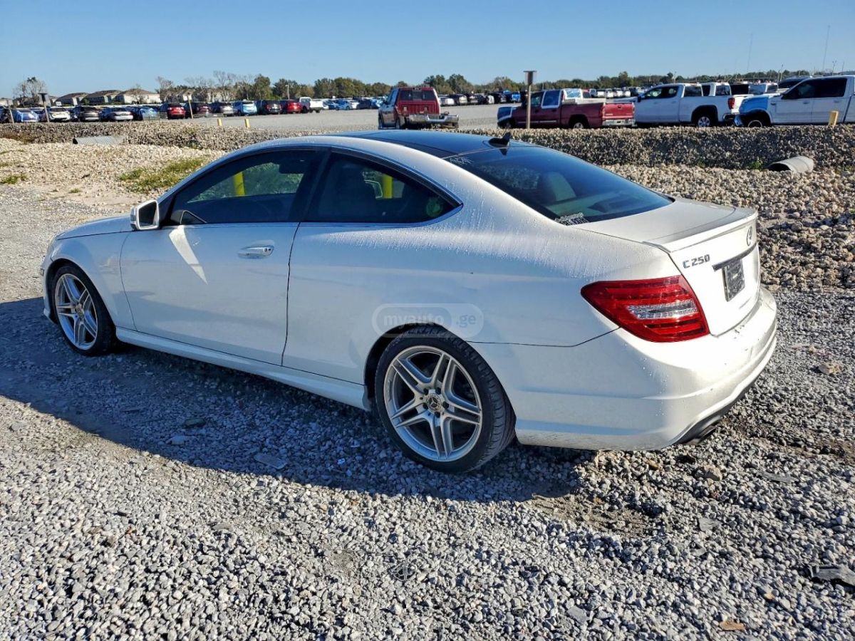 Mercedes-Benz C 250 2015 — photo 2
