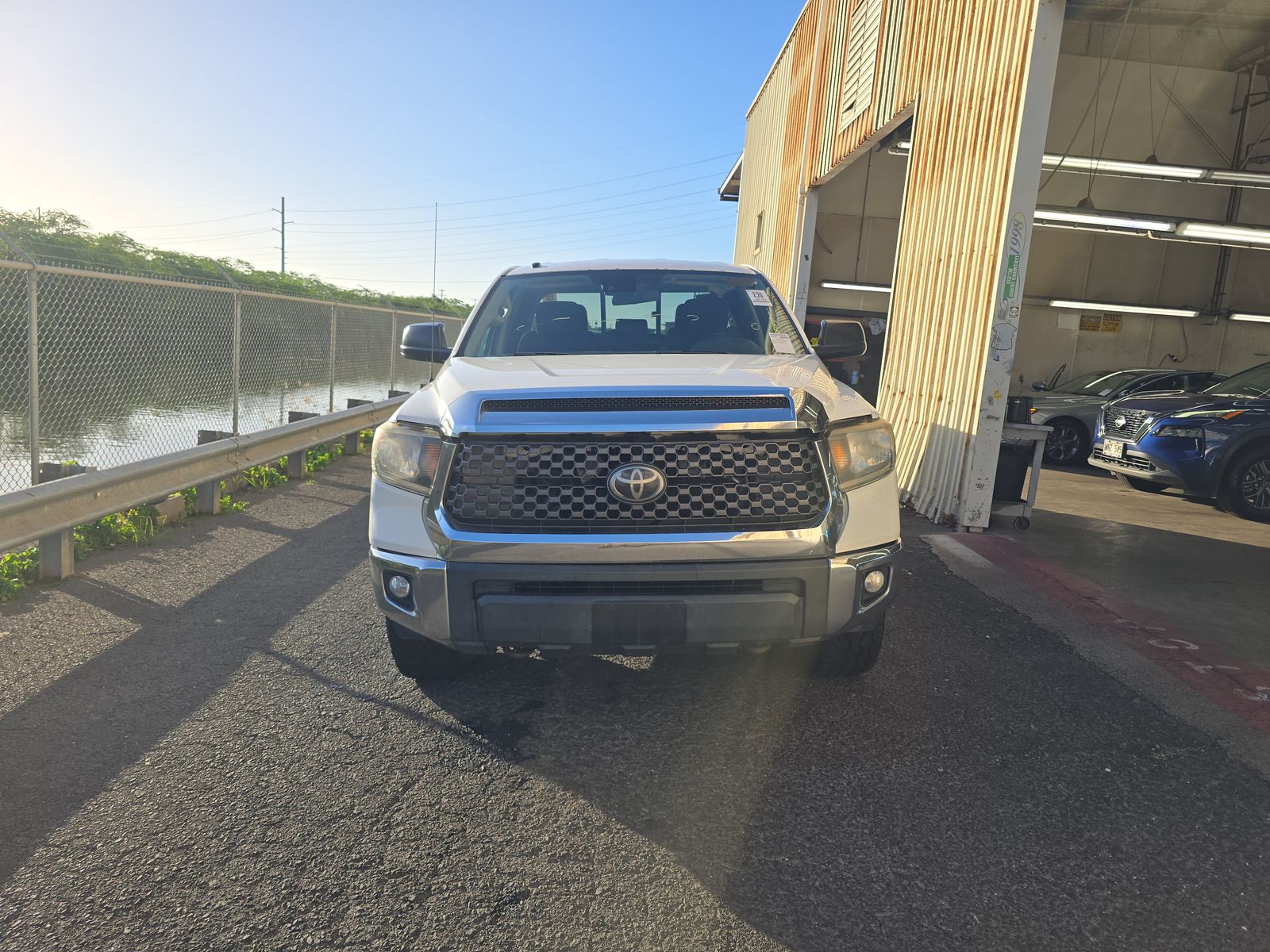 Toyota Tundra 2018 — photo 2