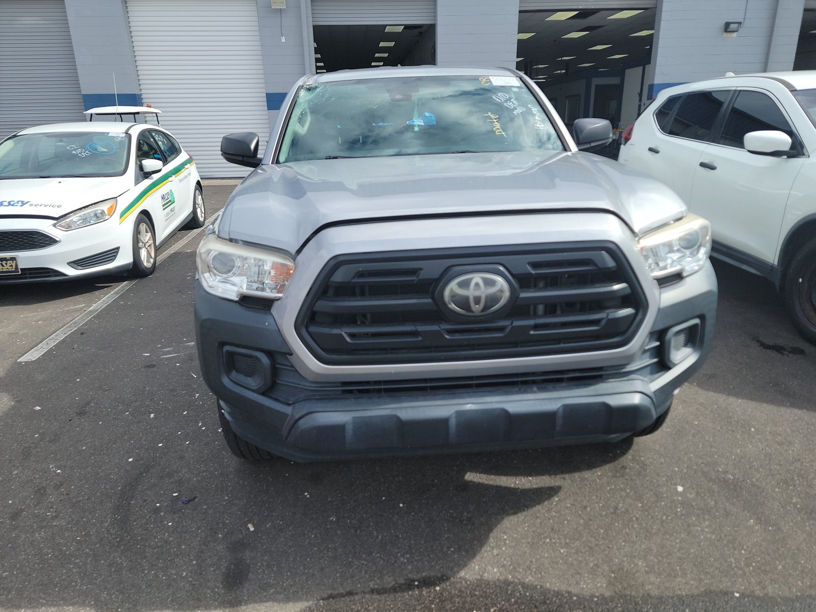 Toyota Tacoma 2019 — photo 2