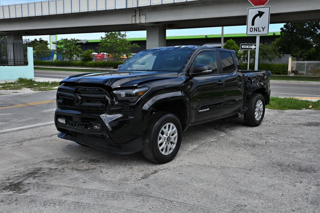 Toyota Tacoma 2024 — photo 2