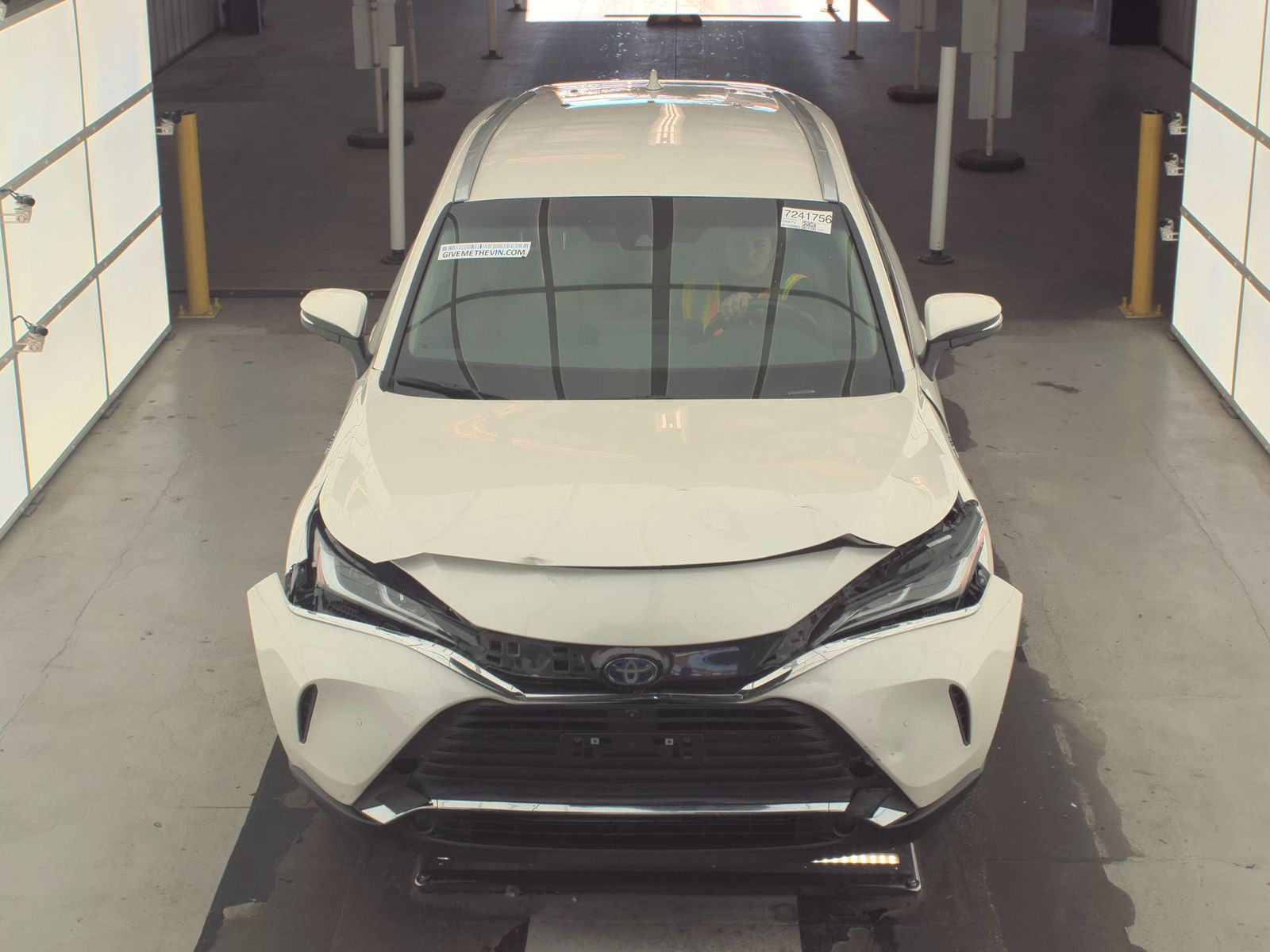 Toyota Venza 2021 — photo 2