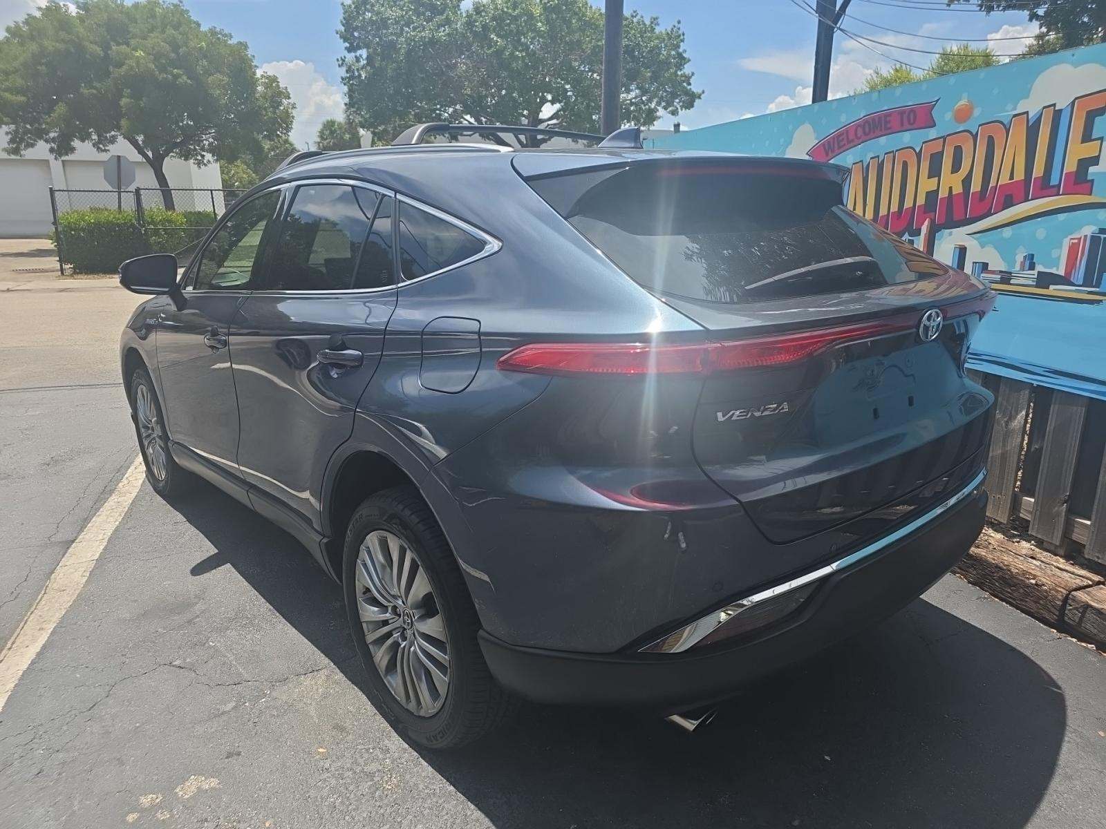 Toyota Venza 2021 — photo 2
