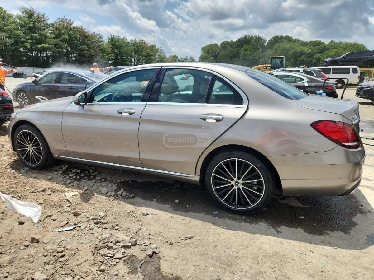 Mercedes-Benz C 300 2019 — photo 2