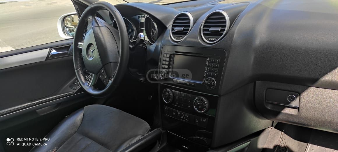 Mercedes-Benz E 300 2009 — photo 2