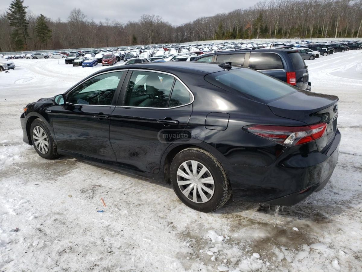 Toyota Camry 2021 — photo 2