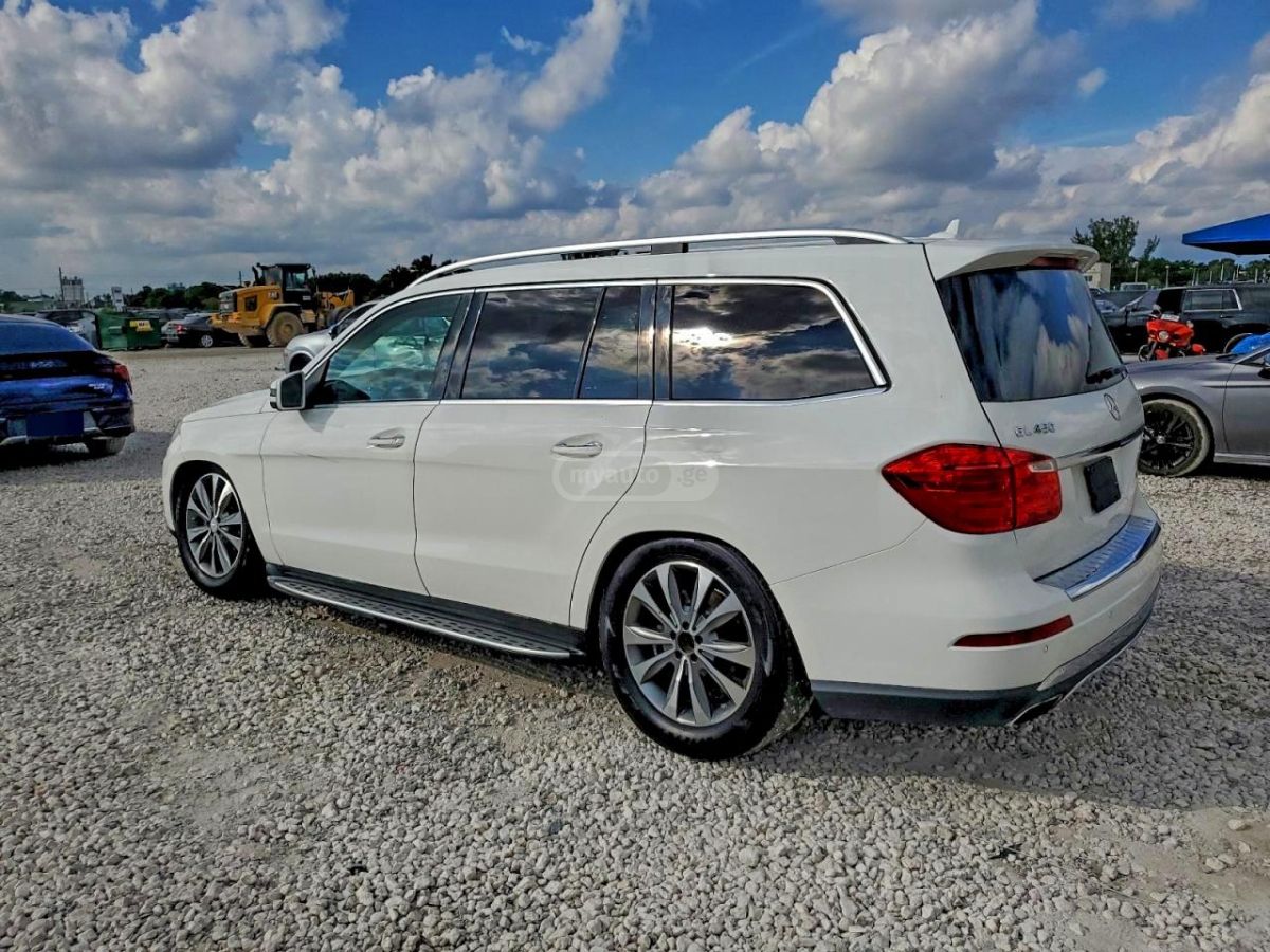 Mercedes-Benz GL 450 2016 — photo 2