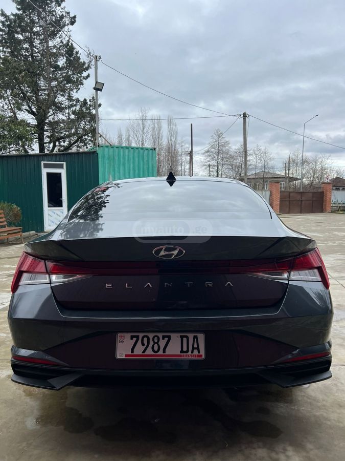 Hyundai Elantra 2021 — photo 2