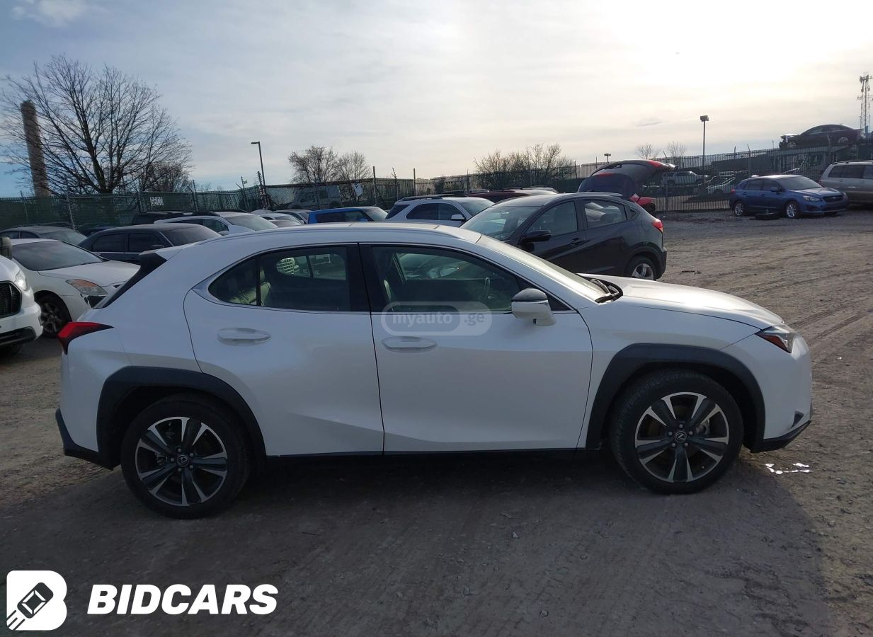 Lexus UX 200 2019 — photo 2