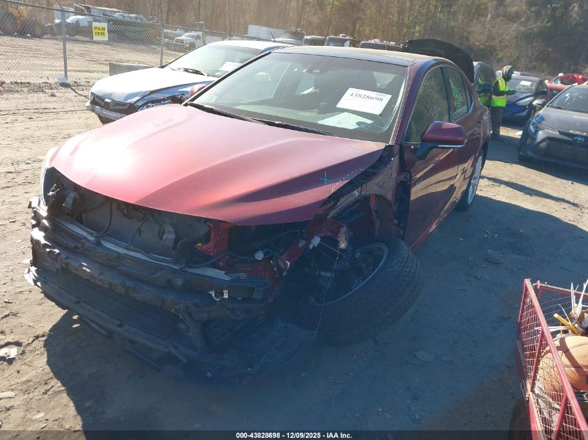 Toyota Camry 2018 — photo 2