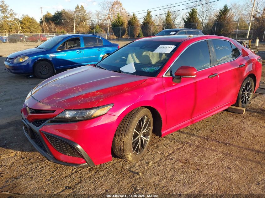 Toyota Camry 2022 — photo 2