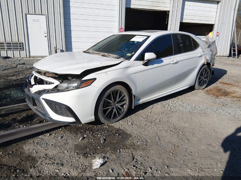 Toyota Camry 2023 — photo 2