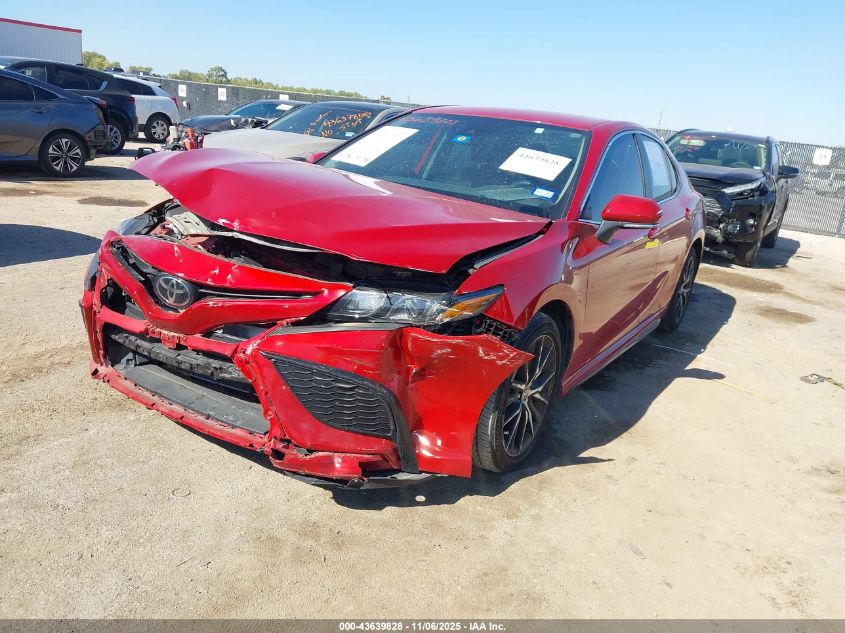 Toyota Camry 2023 — photo 2