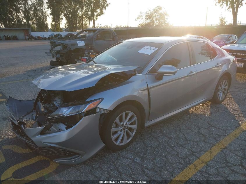 Toyota Camry 2021 — photo 2