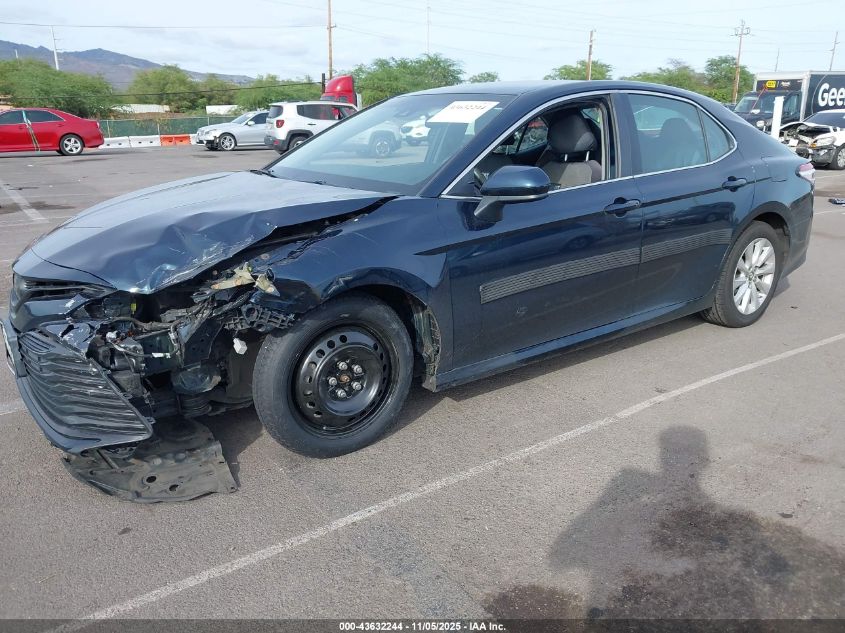 Toyota Camry 2018 — photo 2