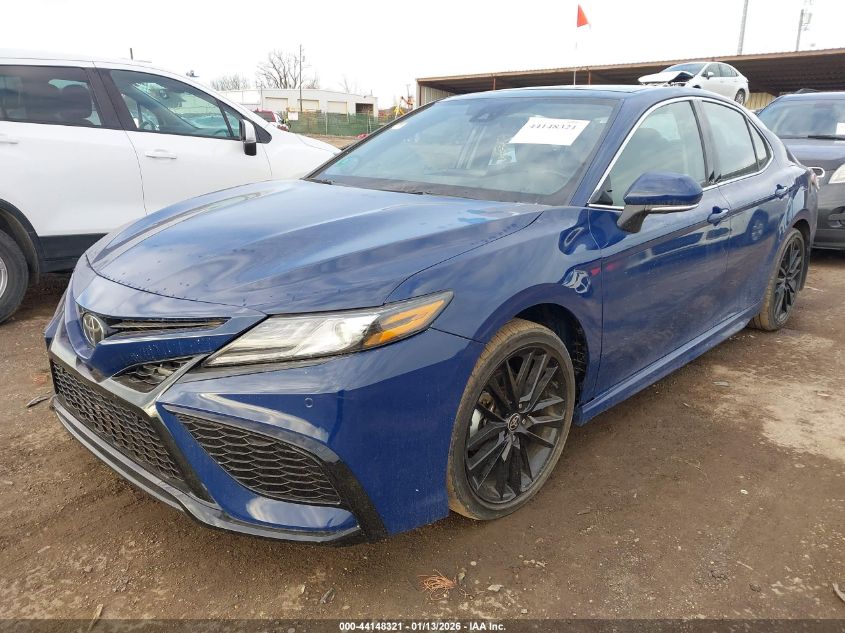 Toyota Camry 2023 — photo 2