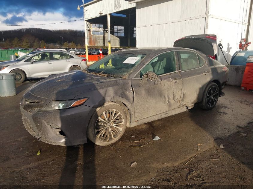 Toyota Camry 2018 — photo 2