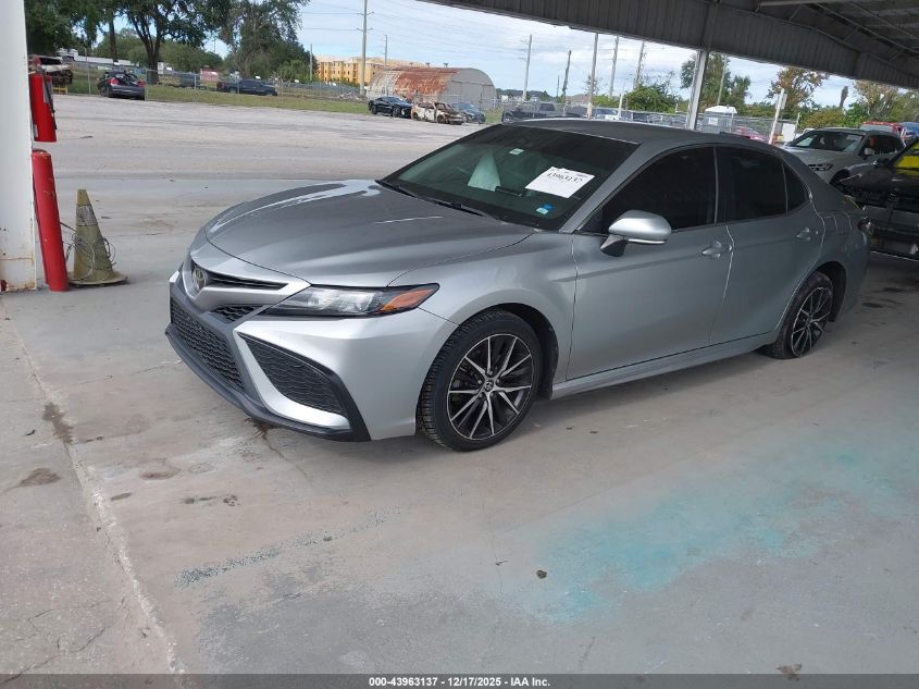 Toyota Camry 2022 — photo 2