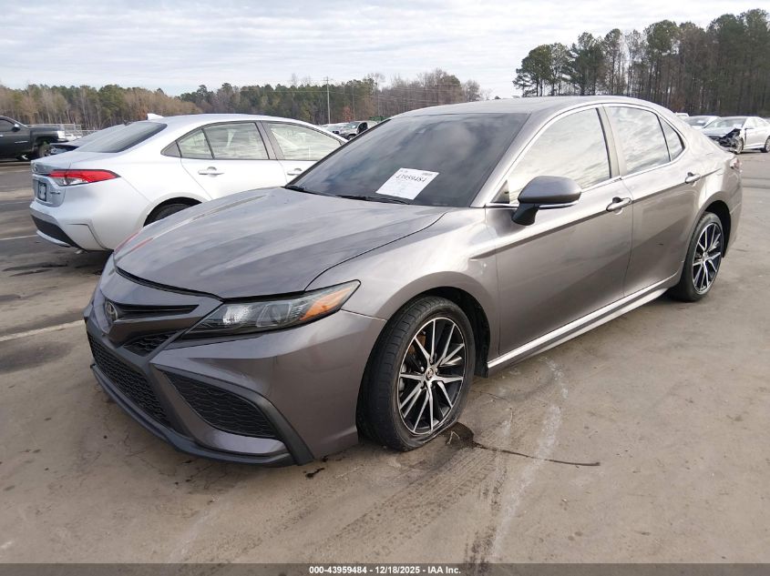 Toyota Camry 2021 — photo 2