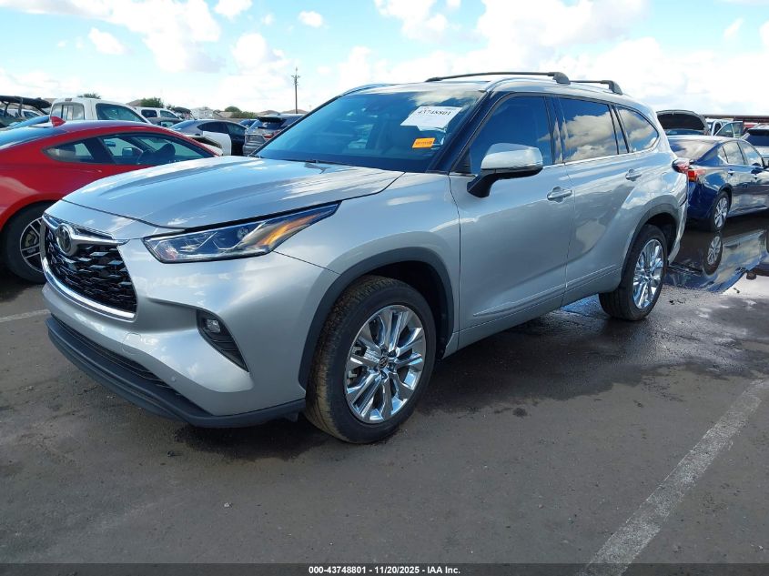 Toyota Highlander 2023 — photo 2