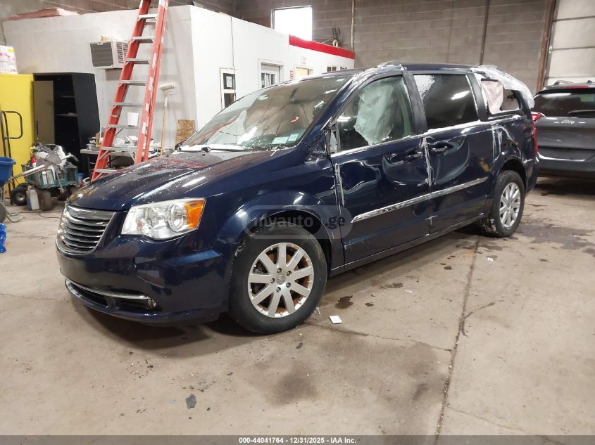 Chrysler Town and Country 2014 — photo 2