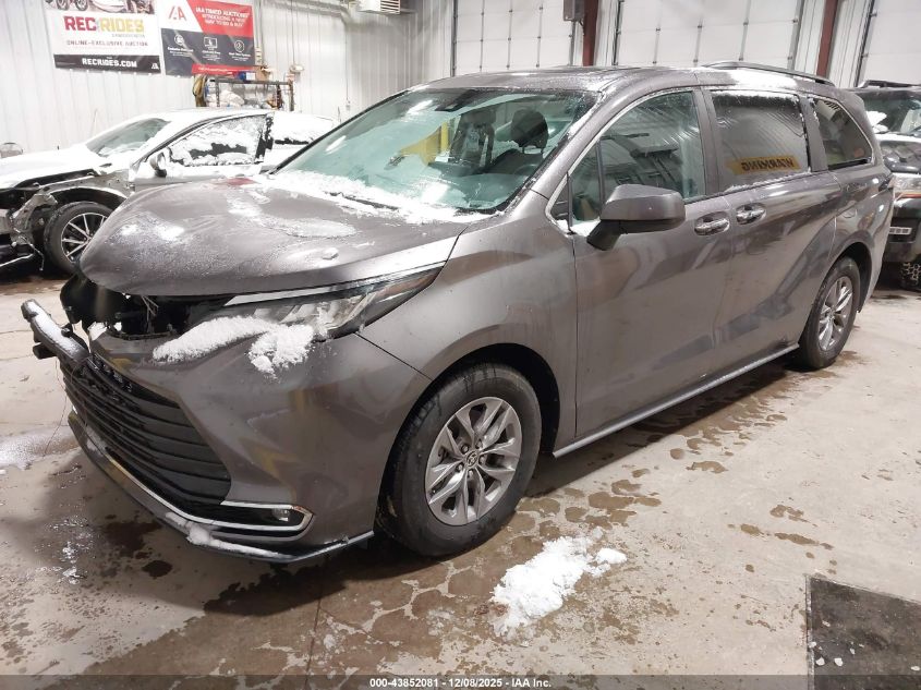 Toyota Sienna 2023 — photo 2