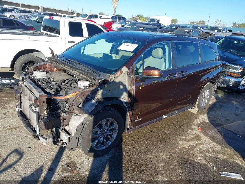Toyota Sienna 2021 — photo 2