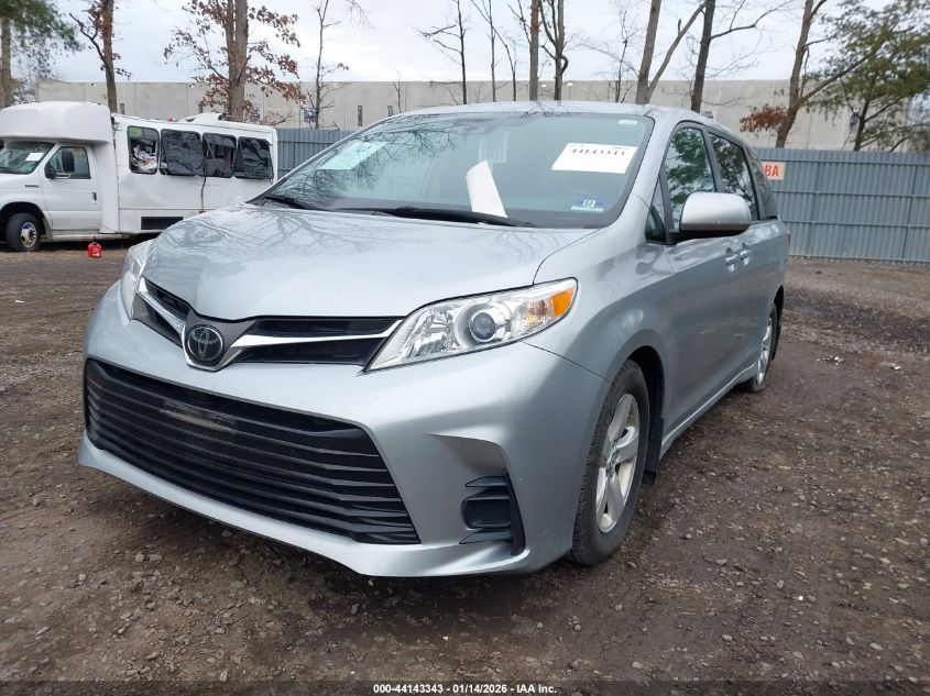 Toyota Sienna 2019 — photo 2