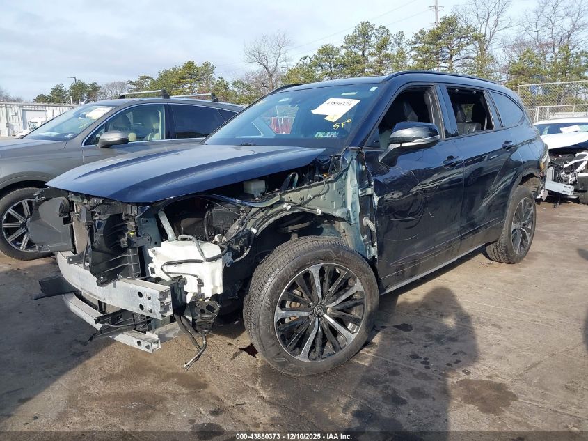 Toyota Highlander 2021 — photo 2