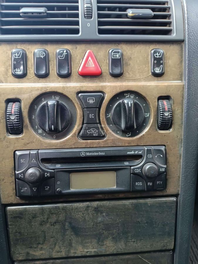 Mercedes-Benz E 240 1998 — photo 2