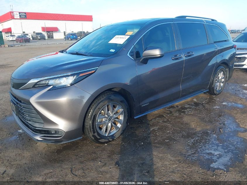 Toyota Sienna 2021 — photo 2