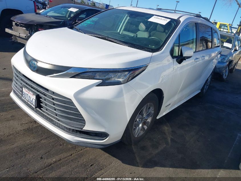 Toyota Sienna 2021 — photo 2