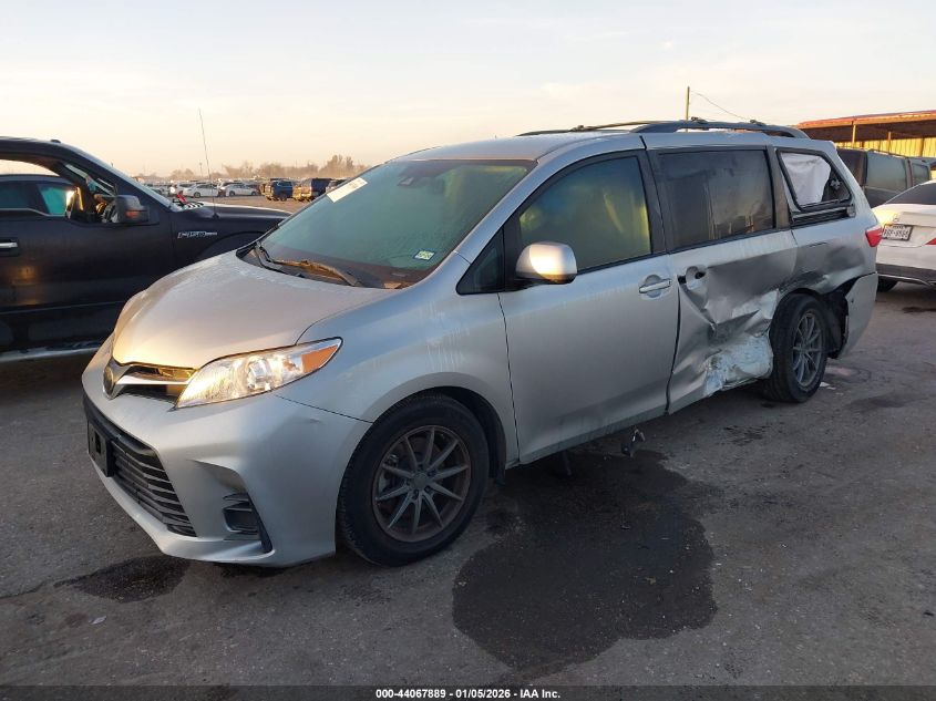 Toyota Sienna 2019 — photo 2