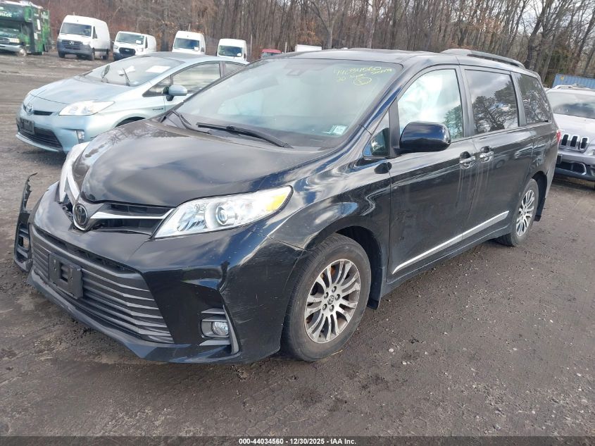 Toyota Sienna 2020 — photo 2