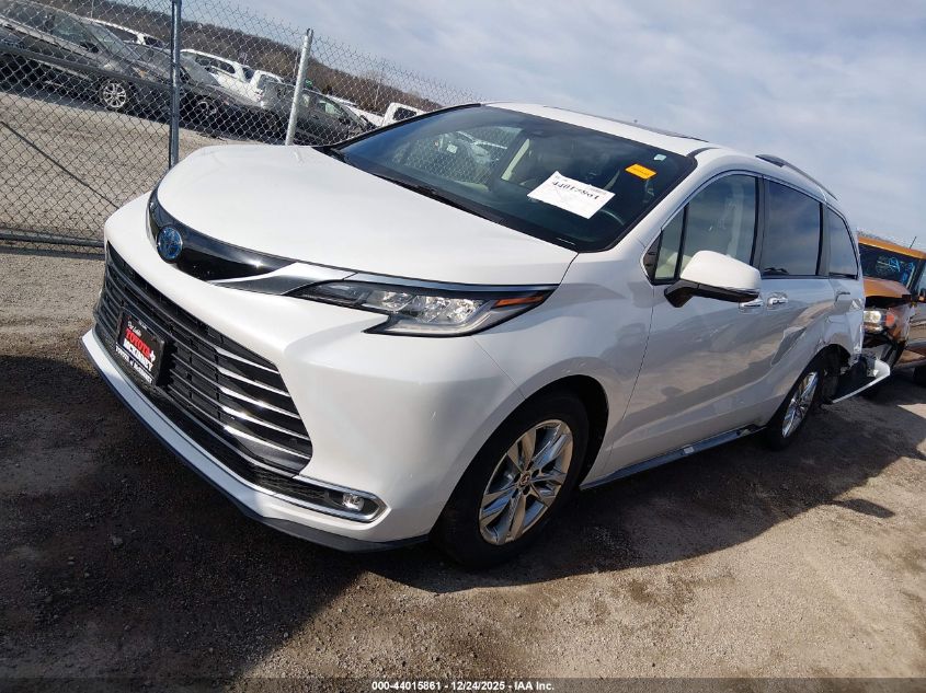 Toyota Sienna 2022 — photo 2