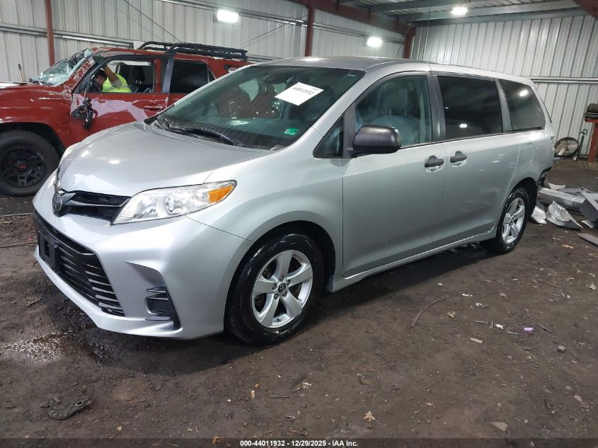 Toyota Sienna 2020 — photo 2